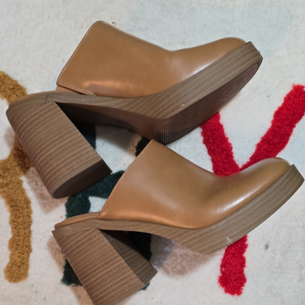 Universal Thread Tan Leather Clogs - image 4